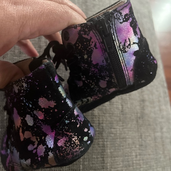 Spellbound Soles Infant holographic splatter boots Size 3 - Picture 4 of 5